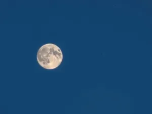 Jak zrobić zdjęcie księżyca? Praktyczne porady dla każdego fotografa