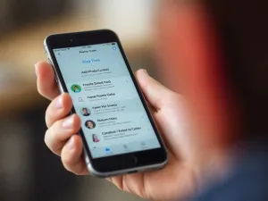 Ładowanie telefonu w nocy: czy to niszczy baterię? Obalamy mity